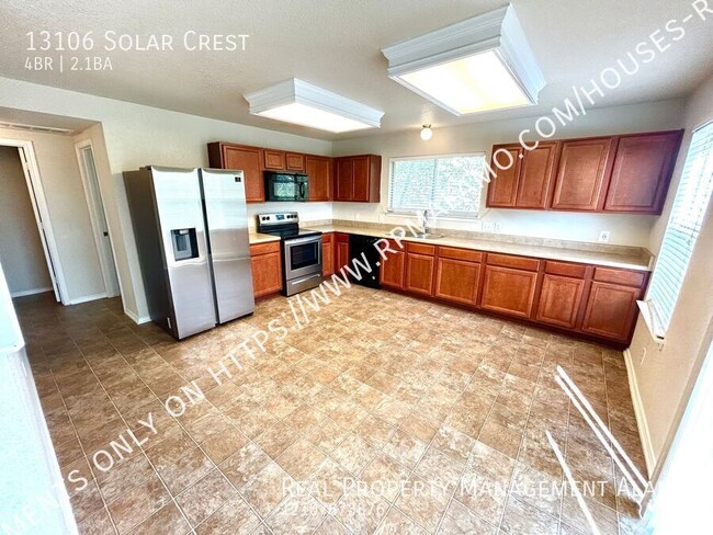 Building Photo - **MOVE IN SPECIAL** 4 Bedroom 2.5 Bath Hom...