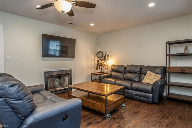 Building Photo - 1678 Skiffes Creek Cir