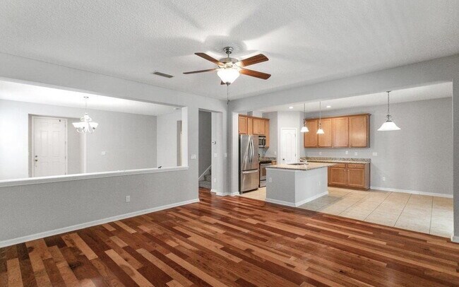 Building Photo - For Rent!!!!!  Spacious Living & Resort-Style Fun in Hamilton Glen!