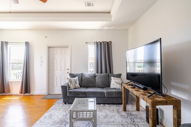 Building Photo - 814 Helen Blvd