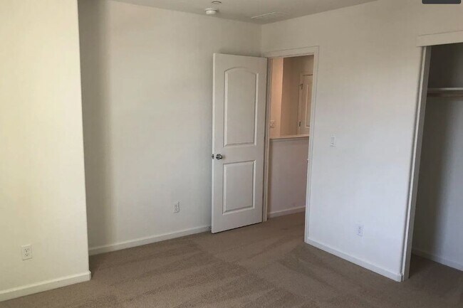 Building Photo - 2557 Lacey Ann Ave