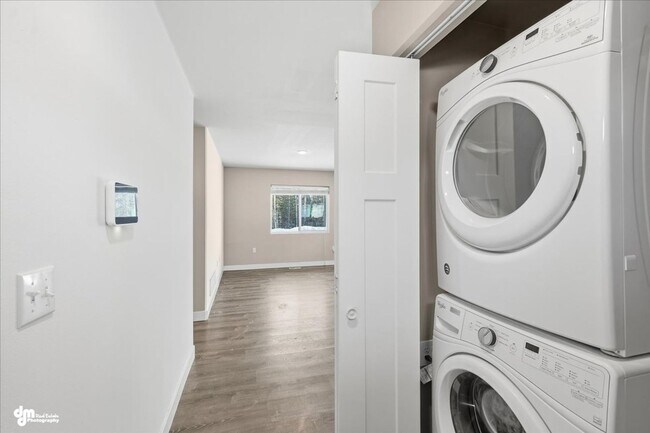 Building Photo - 3 BEDROOM | 2 BATHROOM | ACROSS FROM SCHOOLS