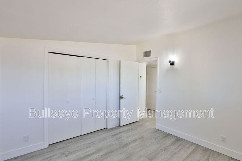 Building Photo - 621 S California St
