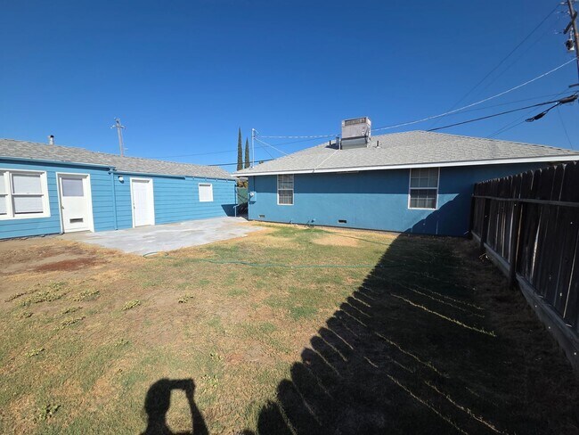 Building Photo - 903 Railroad Ave