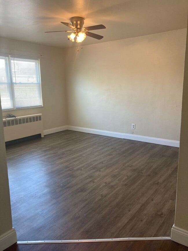 Building Photo - 414 E Lincoln Ave