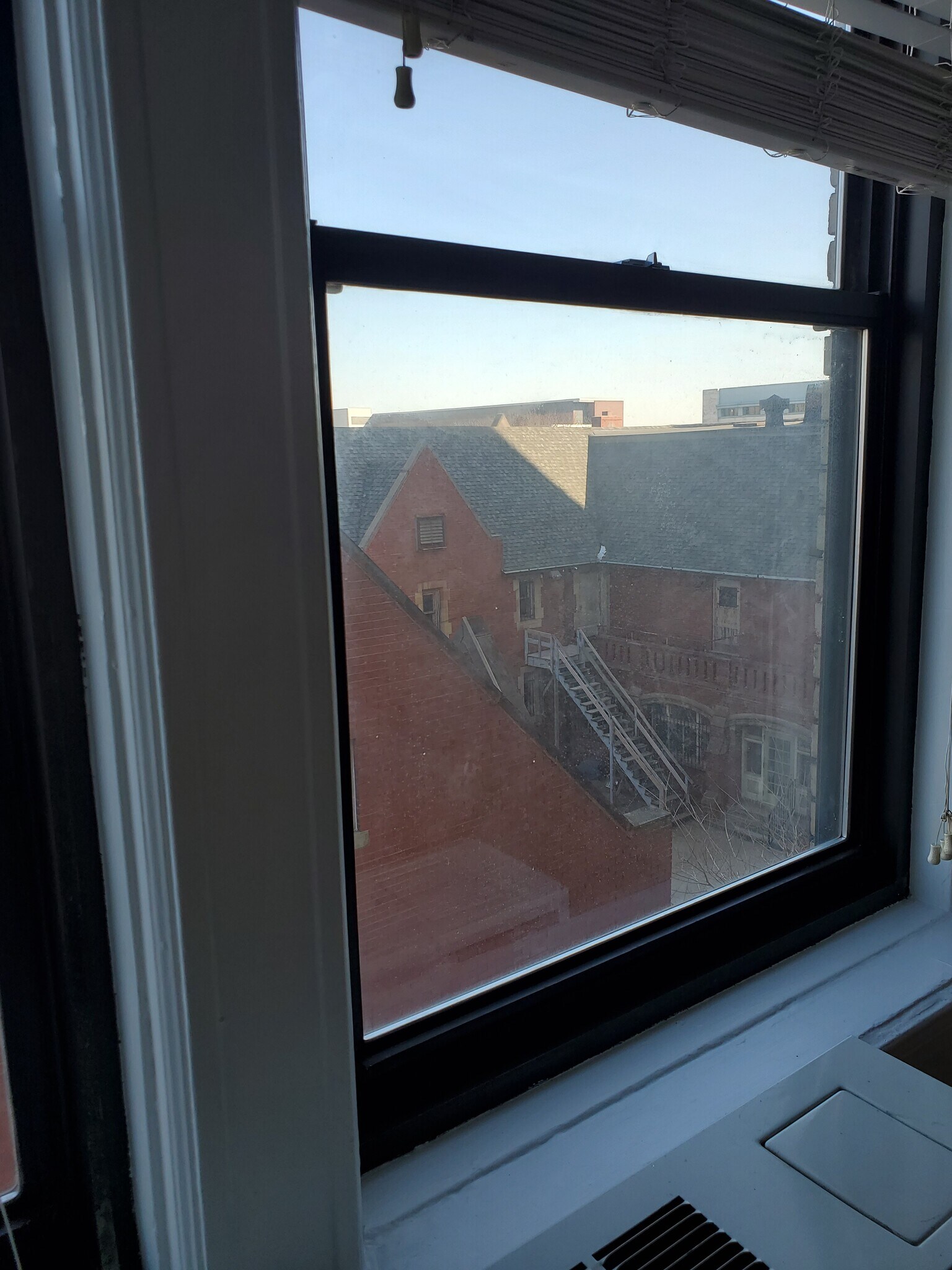 Building Photo - 15 E Kirby St