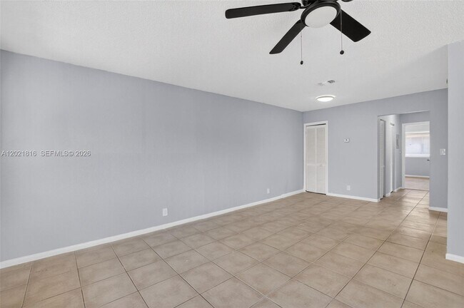 Building Photo - 2201 Catherine Dr