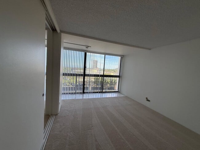 Building Photo - 4300 Waialae Ave