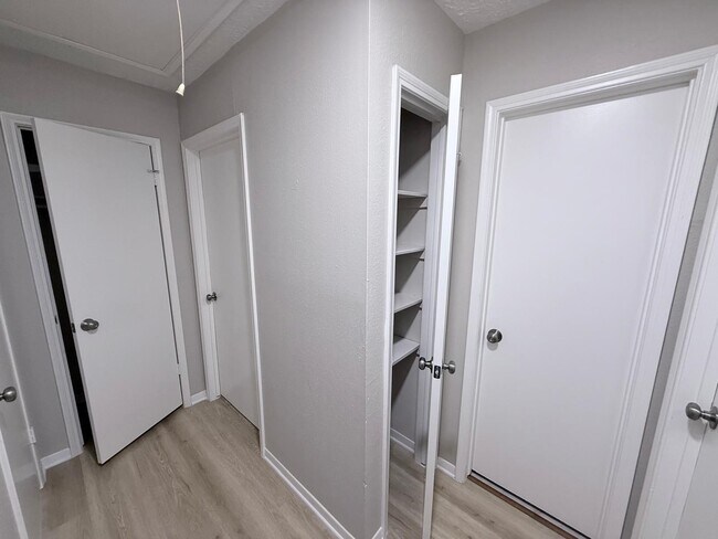 Building Photo - 1315 Tiny Tree Dr