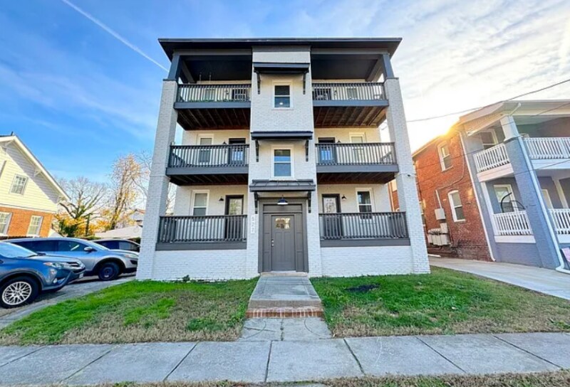 Building Photo - 527 37th St