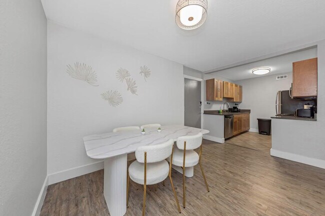 Building Photo - 4311 W Cleveland St