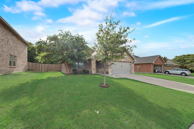 Primary Photo - 52 Daisy Dr