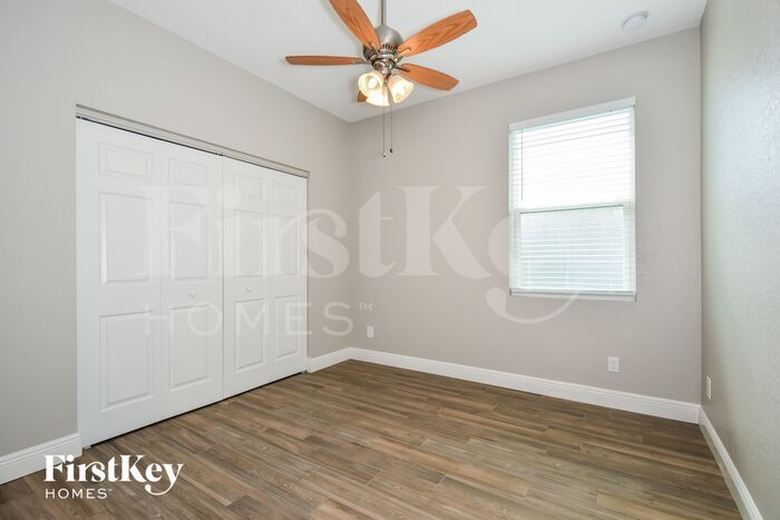 Building Photo - 405 NW 20th Pl