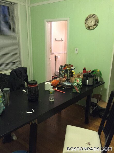 Building Photo - 447 Park Dr