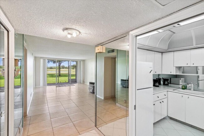 Building Photo - 3080 N Course Dr