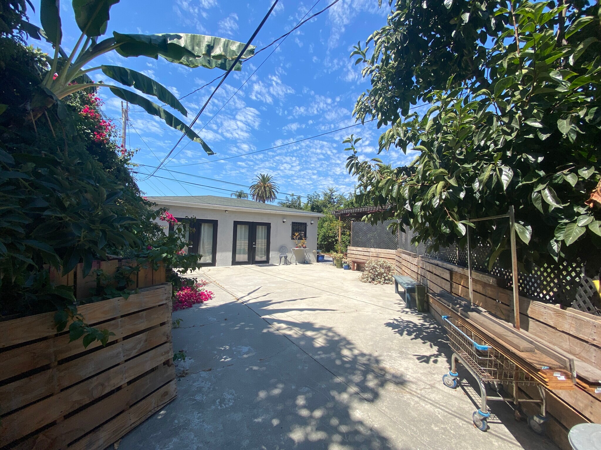 Front of Studio - 3047 Edgehill Dr