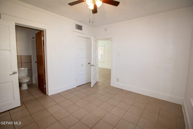 Building Photo - 3510 Porter Ave