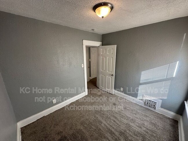 Building Photo - 2002 E 35th St