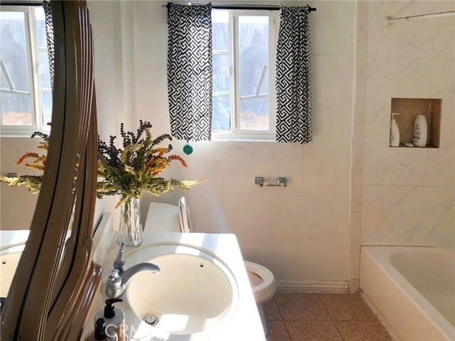 Building Photo - 832 Olney St