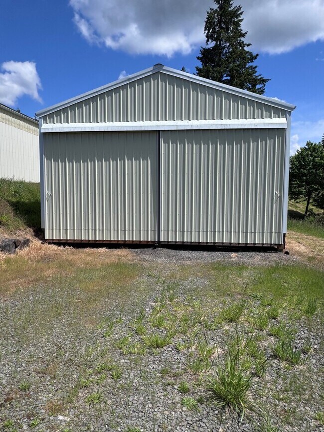 Building Photo - Gorgeous Home on 23 Acres Includes 22x32 S...