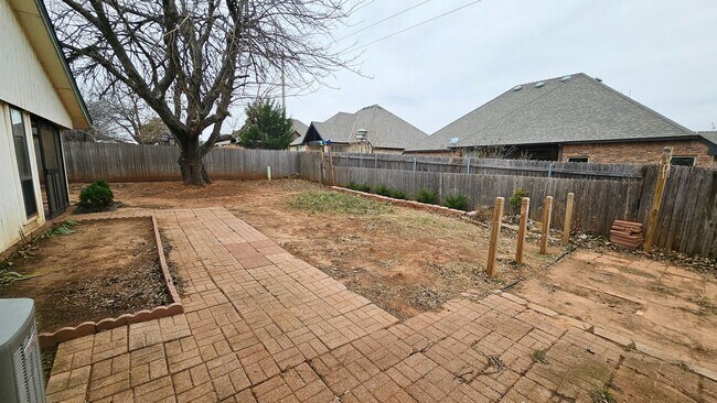 Building Photo - Four Bed/2 Bath Near Lake Hefner
