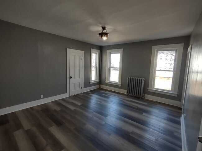 Building Photo - 48 Laurel St