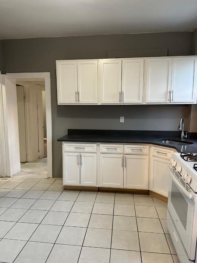 Building Photo - 168 Renwick St