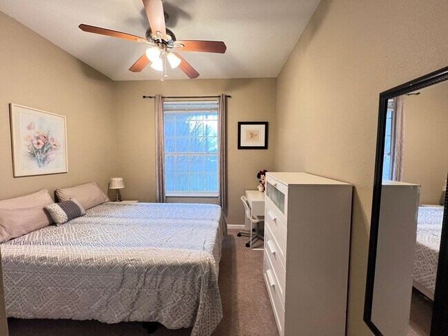 Building Photo - The perfect home waiting for you! FULLY FU...