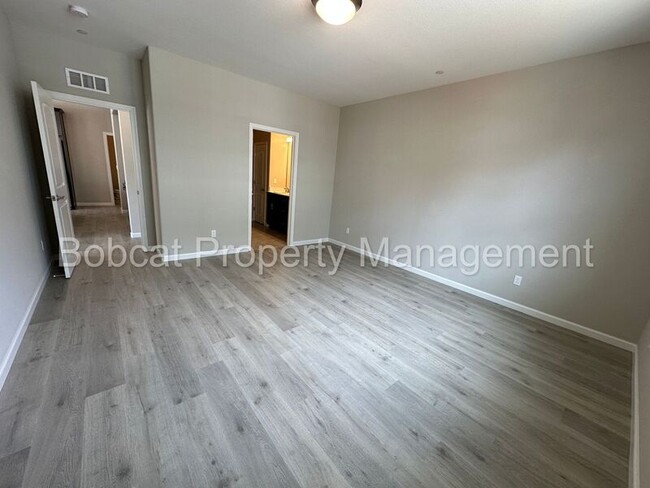 Building Photo - 860 Furlong Dr