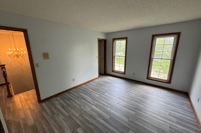 Building Photo - 7010 N Agnes Ave