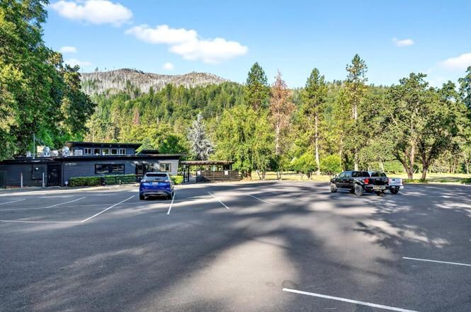 Building Photo - 16451 Golf Rd