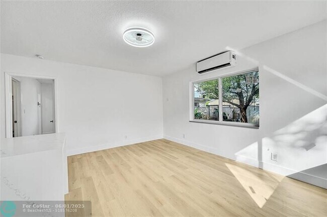 Building Photo - 513 SW 15th St