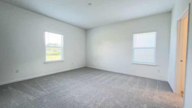 Building Photo - 9230 Country House Dr