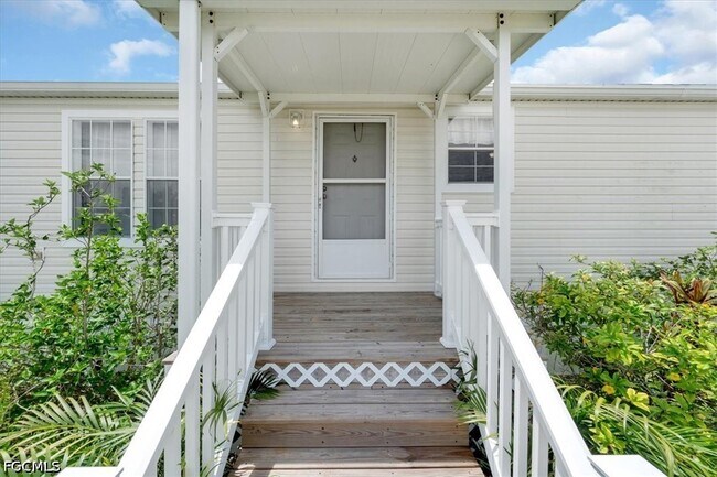 Building Photo - 701 Coral Dr