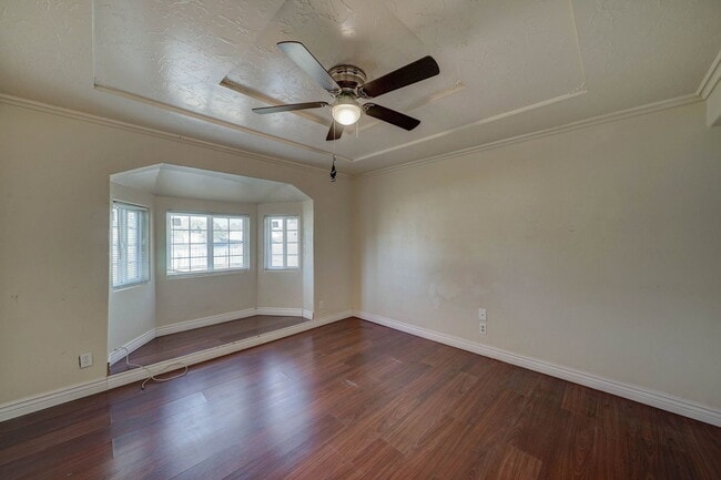 Building Photo - 2133 W Morten Ave