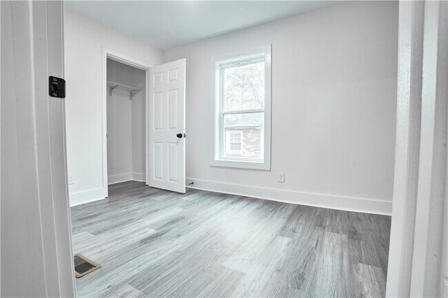 Building Photo - 184 Scott St NW