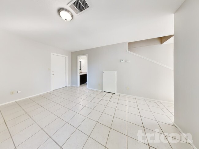 Building Photo - 1872 Little John Way