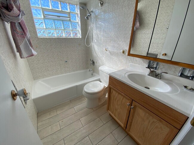 Building Photo - 6148 Willow Creek Dr