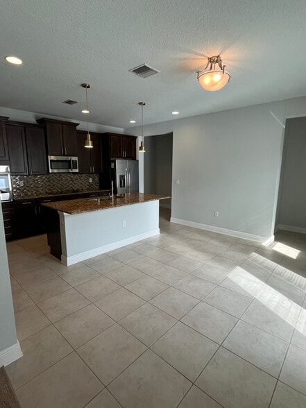 Building Photo - 7025 Briar Hill Ct