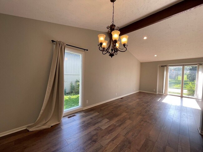 Building Photo - Home For Rent Papillion