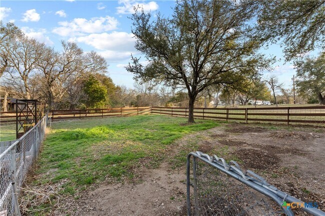 Building Photo - 1060 Great Oaks Dr