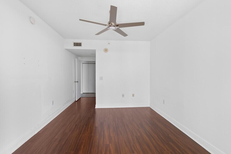 Building Photo - 1250 S Miami Ave