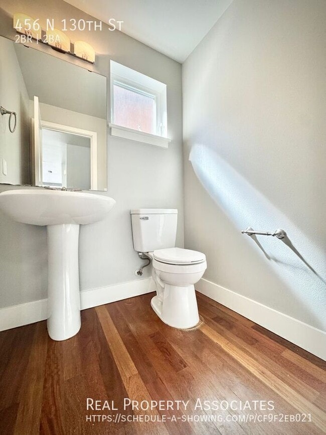 Building Photo - 456 N 130th St