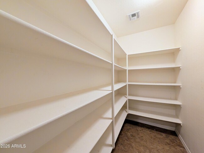 Building Photo - 923 S Osborn Ln