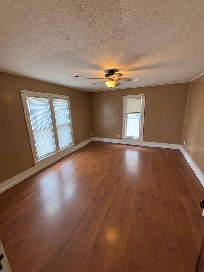 Building Photo - 334O