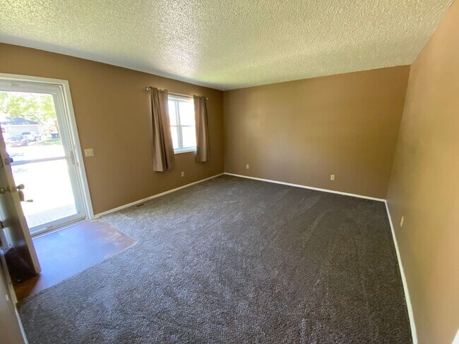 Building Photo - 109 Aspen Cir