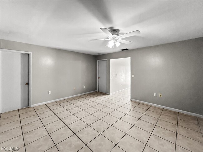 Building Photo - 2704 Owen Ave S