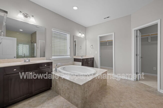 Building Photo - 4107 Bluff Oak Dr