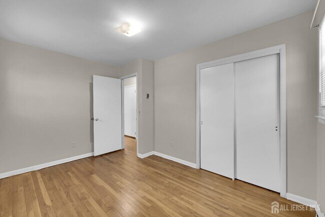 Building Photo - 207 Gertrude Terrace