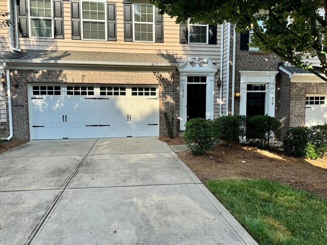 Building Photo - 3BR/2B Townhome in Great Ballantyne Location